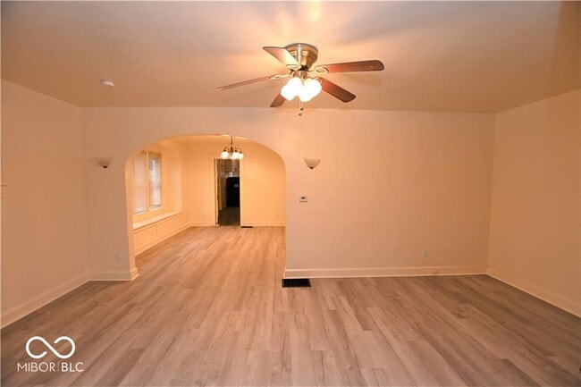 Foto del edificio - 1417 E Bradbury Ave