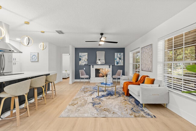 Building Photo - Newly Renovated Pool Home