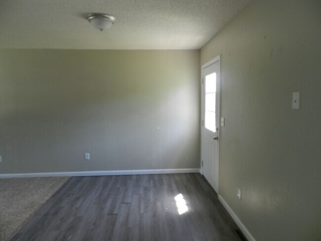 Foto del edificio - 15304 Temple Ln