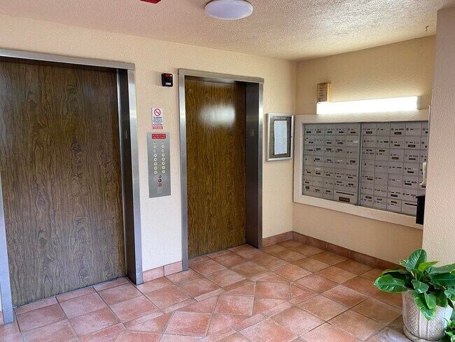 Foto del edificio - 7076 Huntington Ln