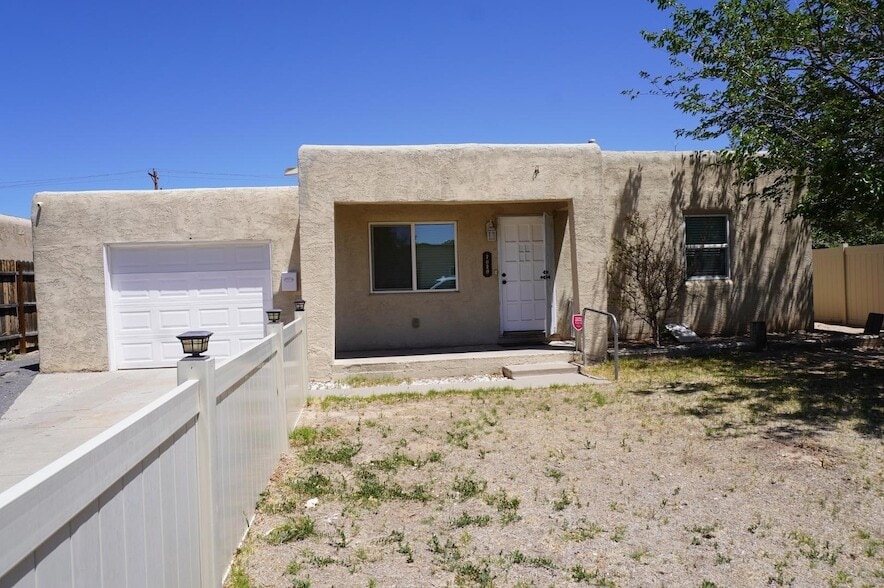 Primary Photo - 2626 Sierra Dr NE