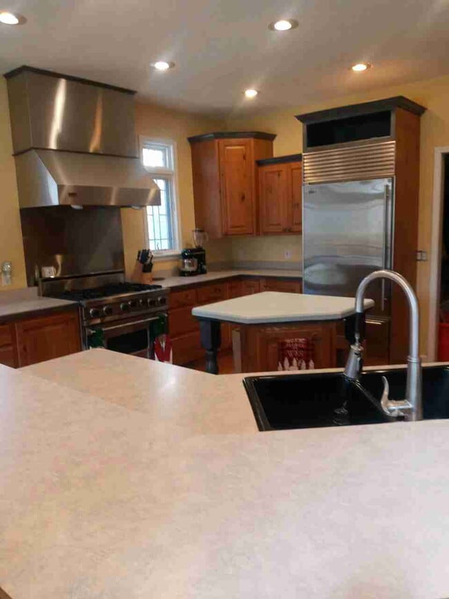 Building Photo - 2454 E Herbison Rd