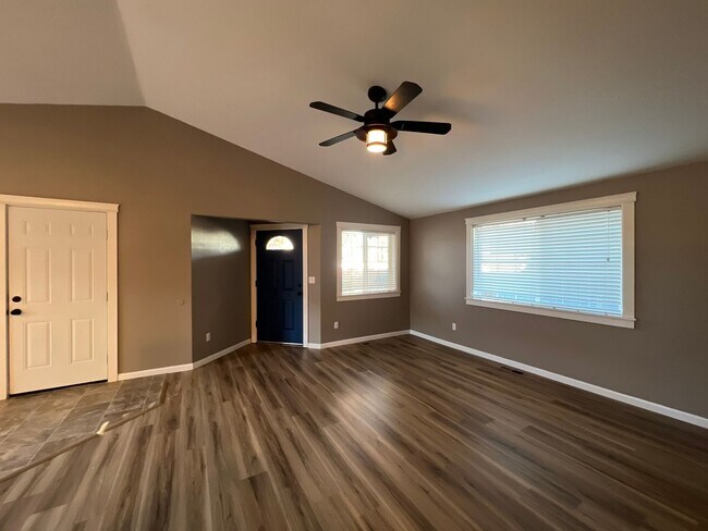 Foto del edificio - Well Sought-Out Junction City Three Bedroom