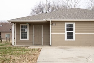 Building Photo - 611 S Mt Carmel St