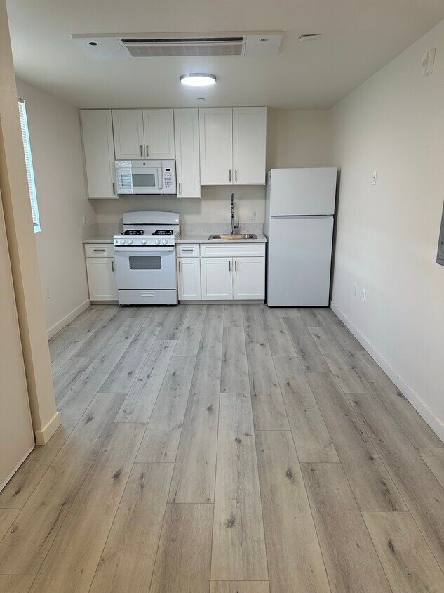 Foto principal - 1120 E 25th St