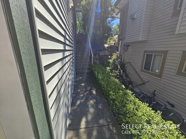 Building Photo - 3544 Bassano Terrace