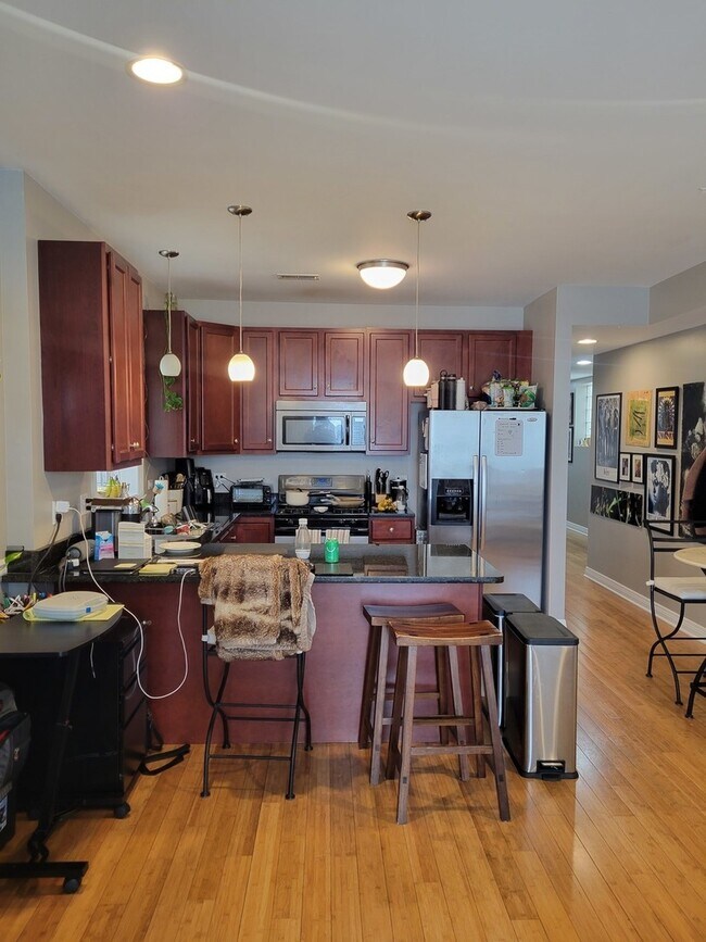 Foto del edificio - 6619 W Belmont Ave