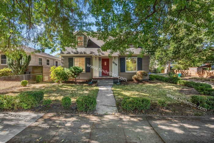 Foto principal - Three Bedroom Cape Cod with Yard in Highly...