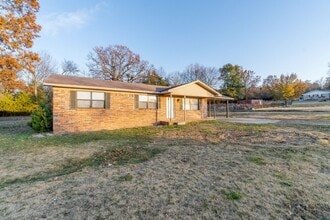 Building Photo - 2700 Iris Way