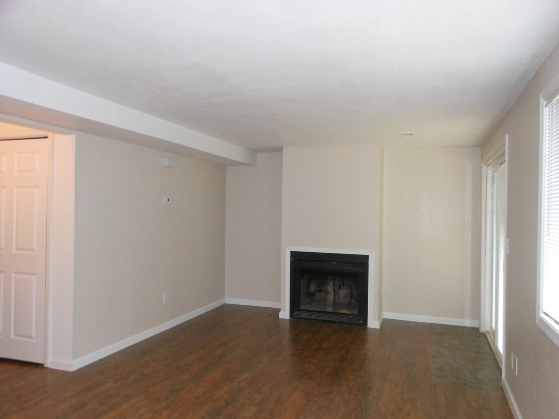 Primary Photo - 137 Sandridge Dr