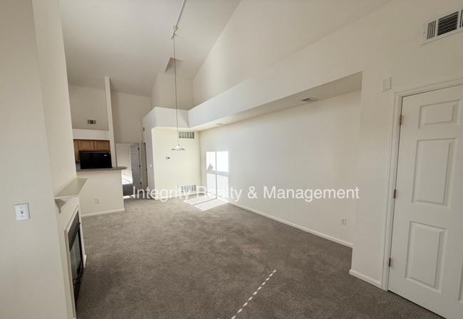 Building Photo - 18681 E Water Dr