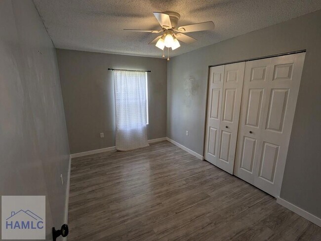Building Photo - 600 Thornwood Way