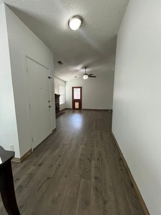 Building Photo - 2313 N Gowdy St