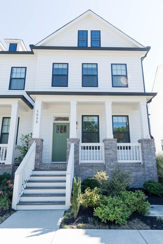 Foto principal - 2055 Oakwood Ave