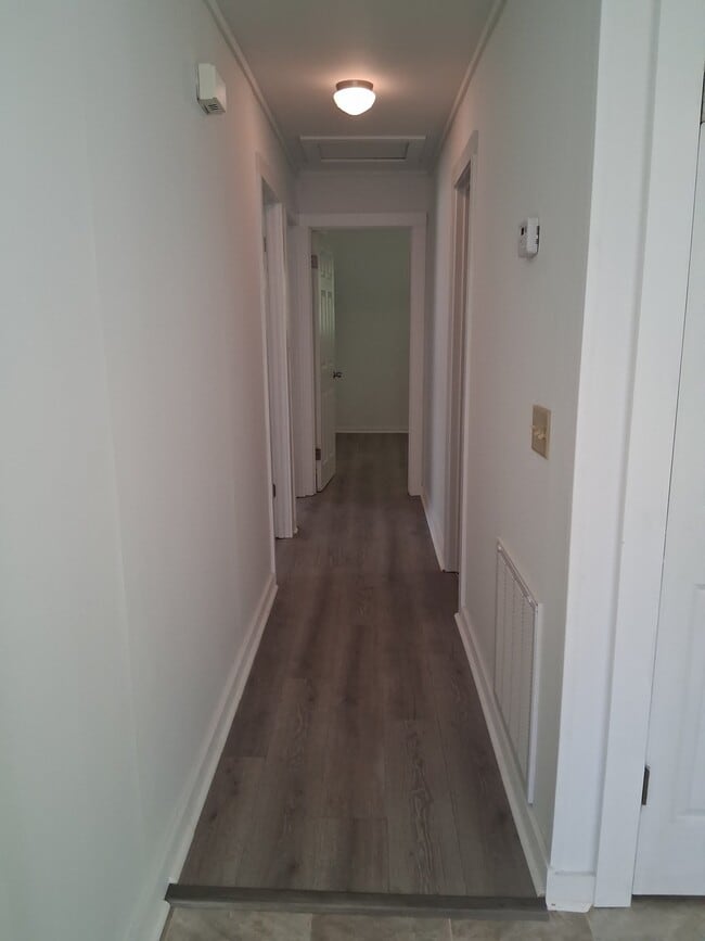 Building Photo - 51 Stephanie Dr