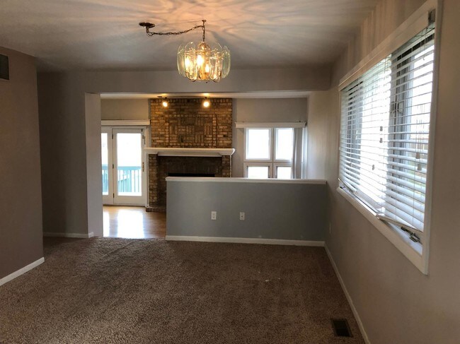 Building Photo - 458 Village Oaks Ct