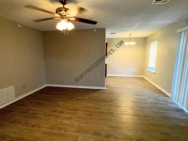 Foto del edificio - 5904 SE 8th St