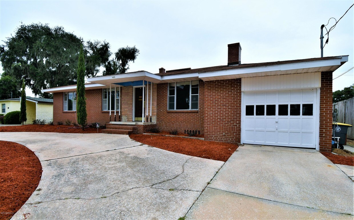 Primary Photo - 1625 Furman Rd