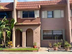 Building Photo - 27 Matador Ln