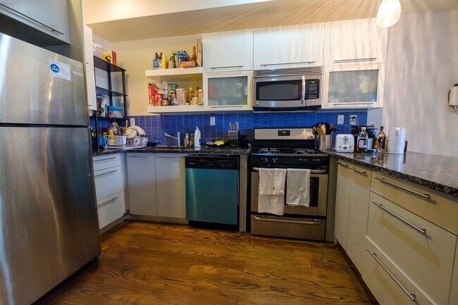 Foto del edificio - 1756 Dean St