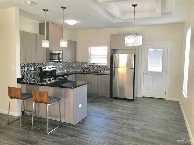 Building Photo - 705 E Myrtle Beach Ave