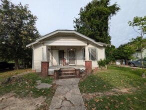 Building Photo - 2105 Cable Ave