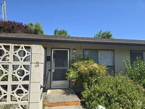 Building Photo - 881 NE Alameda Ave