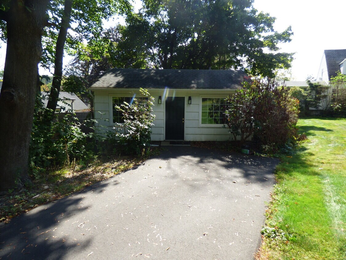 Primary Photo - 28 Whisconier Rd