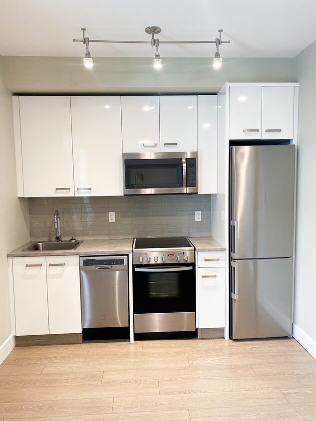 Primary Photo - 45513-45513 Market Way