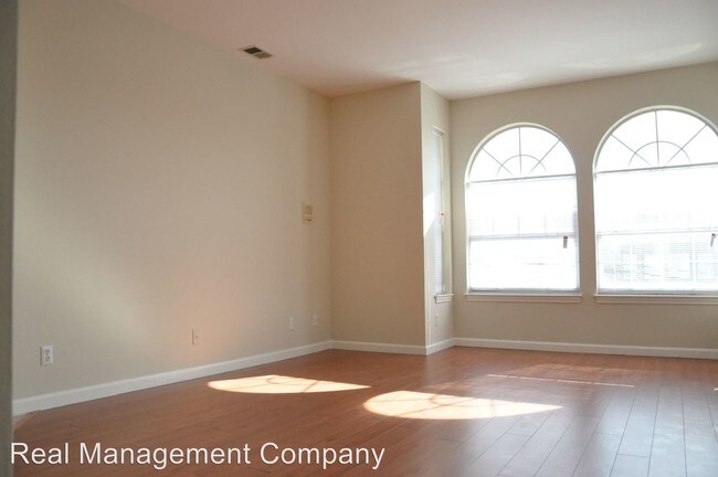 Building Photo - 721 32nd Ave