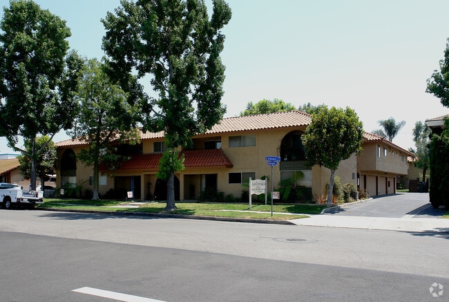 Building Photo - Las Verandes Apartments