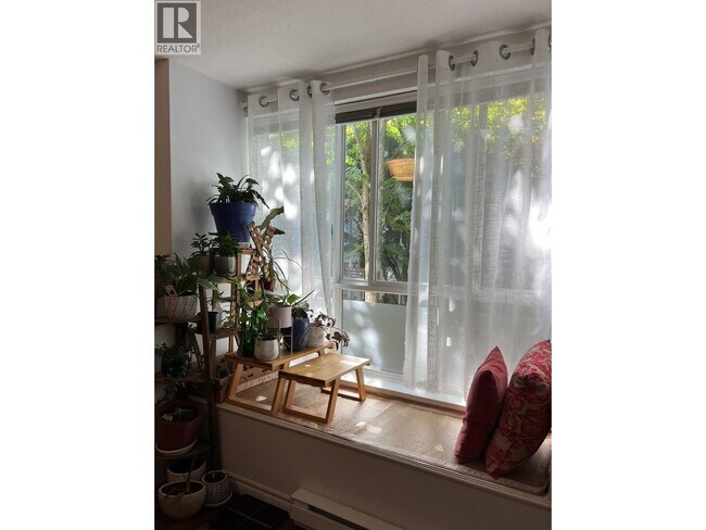 Photo du bâtiment - 7128 Stride Ave