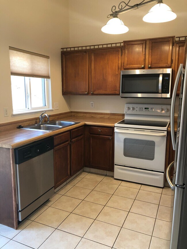 Building Photo - 5530 Montgomery Terrace