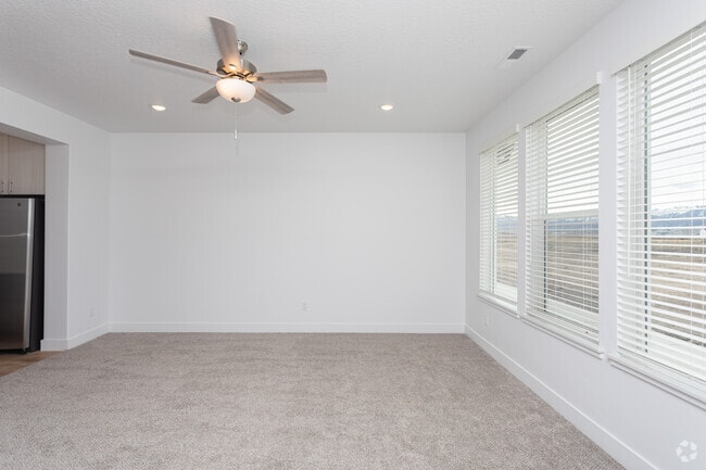 3BR, 2.5BA - 1,500SF - Living Room - Nibley Towns