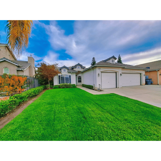 Foto del edificio - Gorgeous Fresno Residence with Premium Fin...