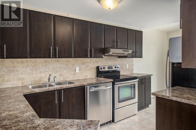 Building Photo - 772 Lakeridge Dr
