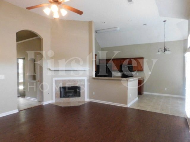 Foto del edificio - 4655 Tulip Creek Dr