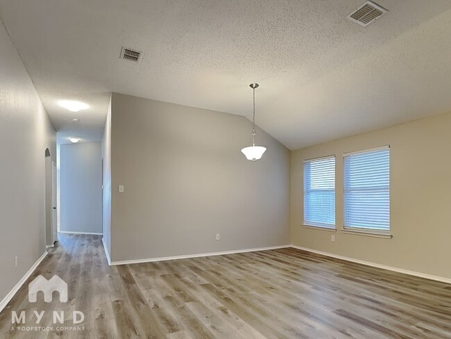 Building Photo - 1122 Buckingham Dr