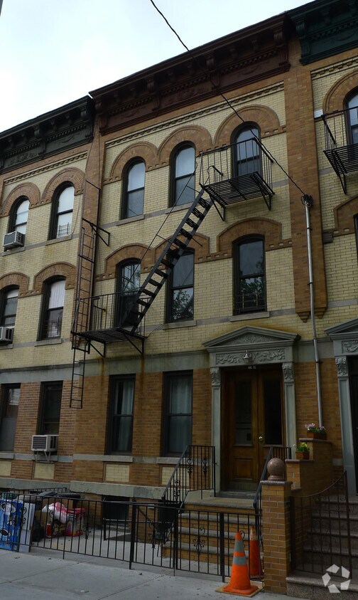 Building Photo - 46-12 30th Ave