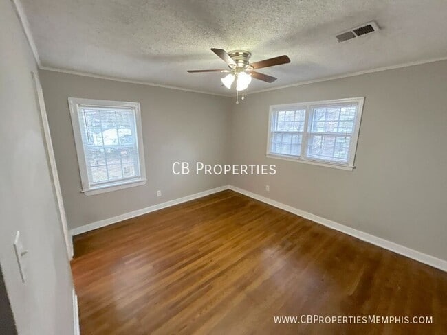Building Photo - 1111 Robin Hood Ln