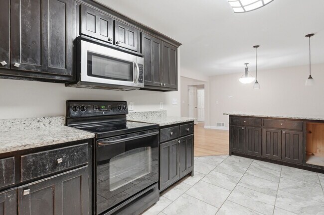 Foto del edificio - 2753 Allyn Dr NW