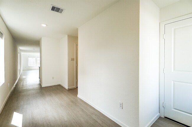 Foto del edificio - 26707 Feather Reed Dr