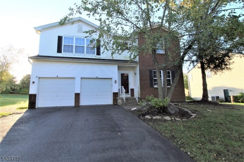 Primary Photo - 34 Lambert St