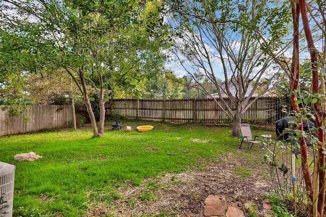 Foto del edificio - 780 Whippoorwill Dr
