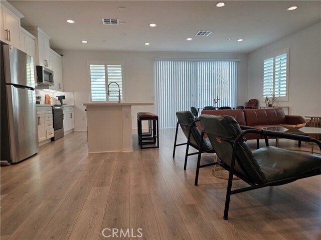 Building Photo - 24115 Hillcrest Dr
