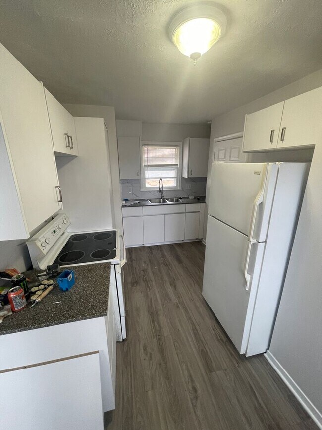 Foto del edificio - 3 Bedroom Duplex With Attached Garage!!