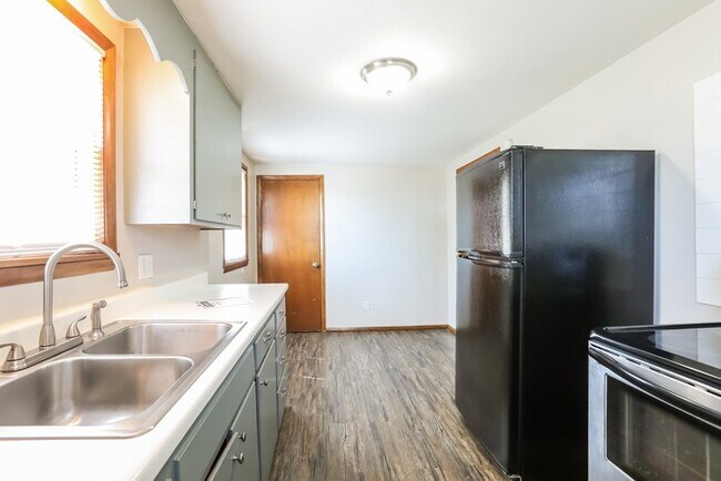 Building Photo - Cute 3 Bedroom Home in Kansas City!
