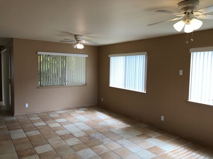 Foto principal - Mililani Mauka: 3 bd, 2-1/2 bath single fa...