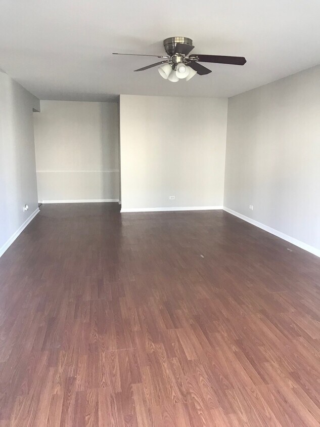Foto principal - 2650 Mitchell Dr