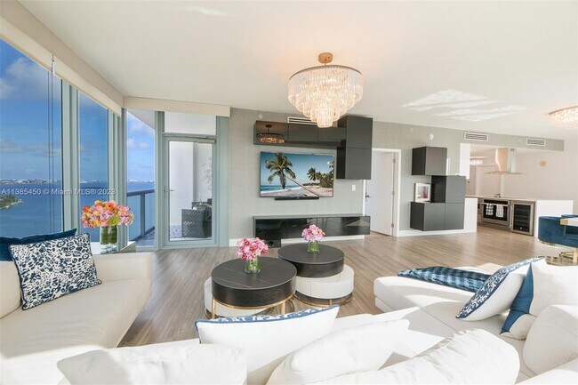 Foto del edificio - 601 NE 36th St